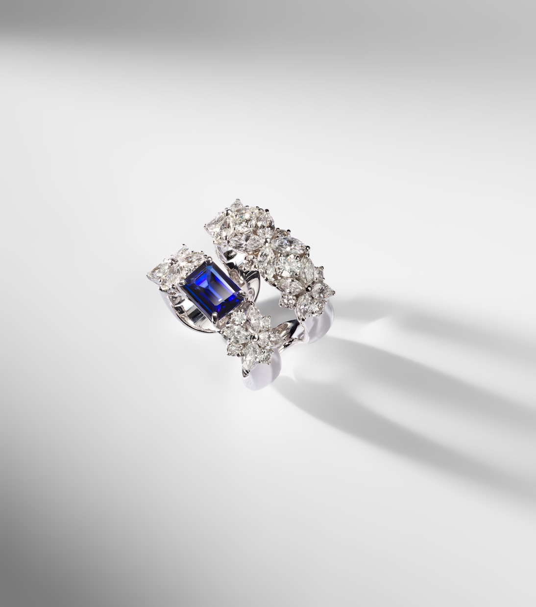 Bague en or blanc 18 ct avec saphir et diamants | Yeprem