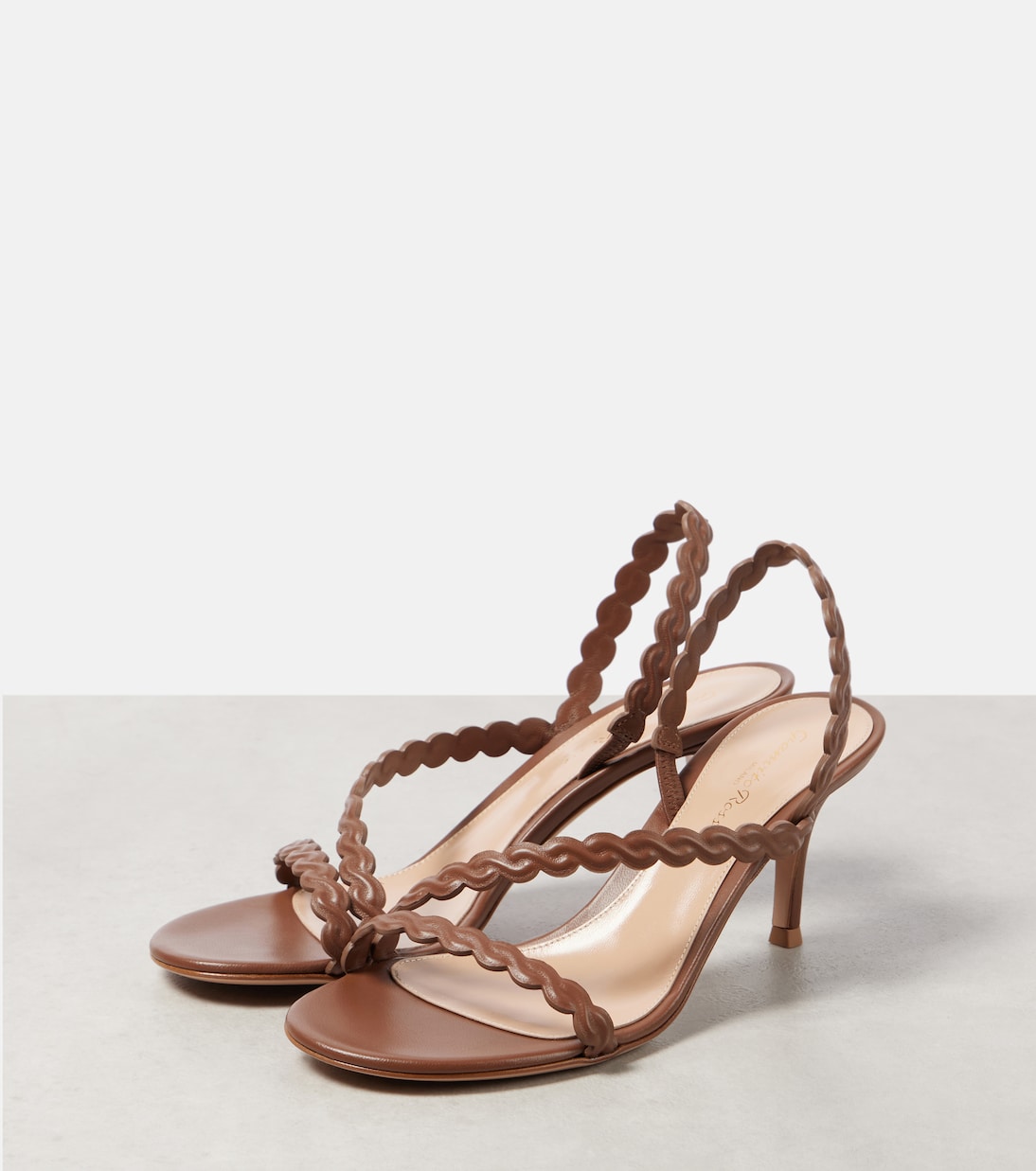 Sandali in pelle GIANVITO ROSSI stile moderno per giovani trendsetter