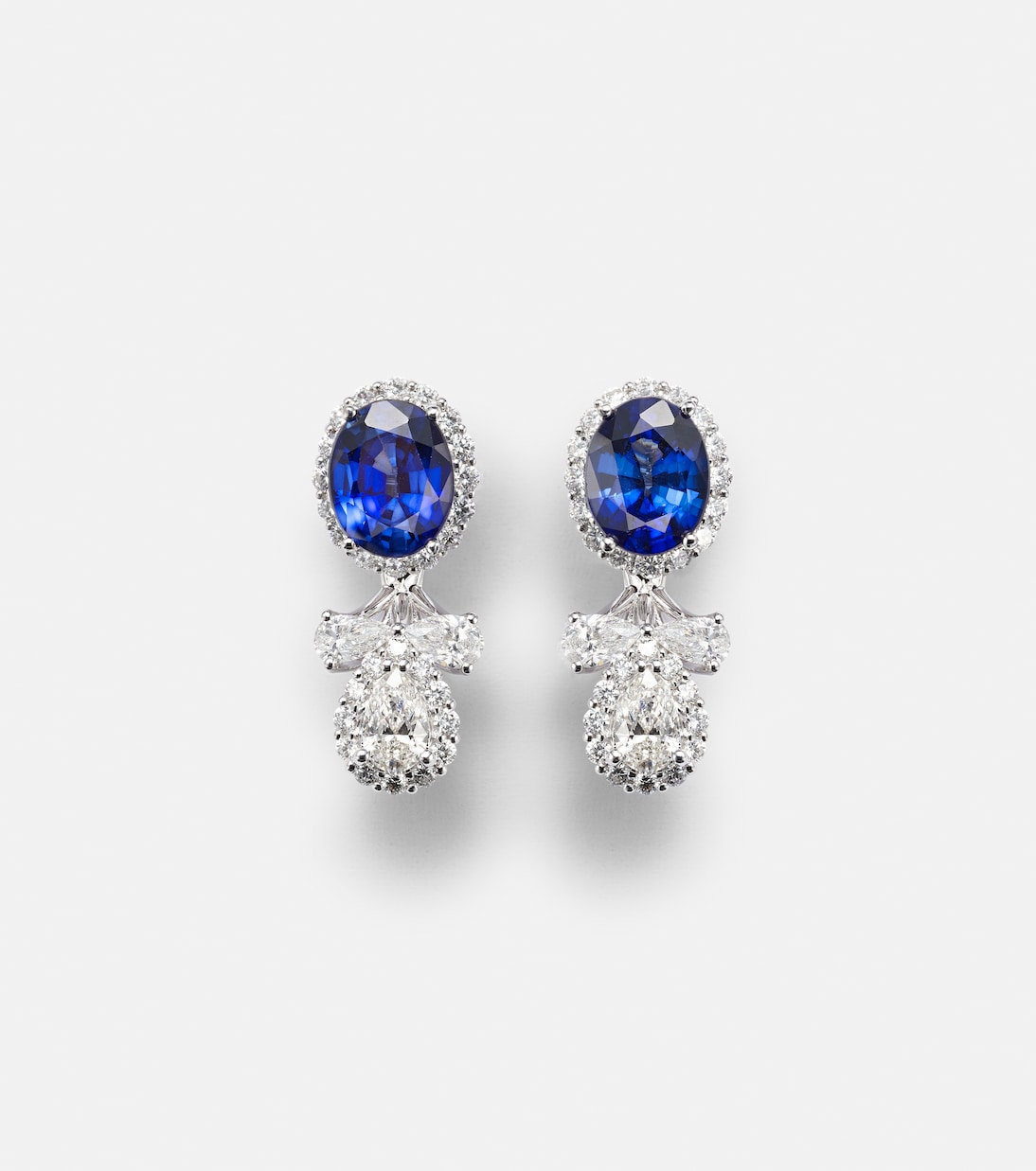 Orecchini Reign Supreme in oro bianco 18kt con diamanati e zaffiro | Yeprem