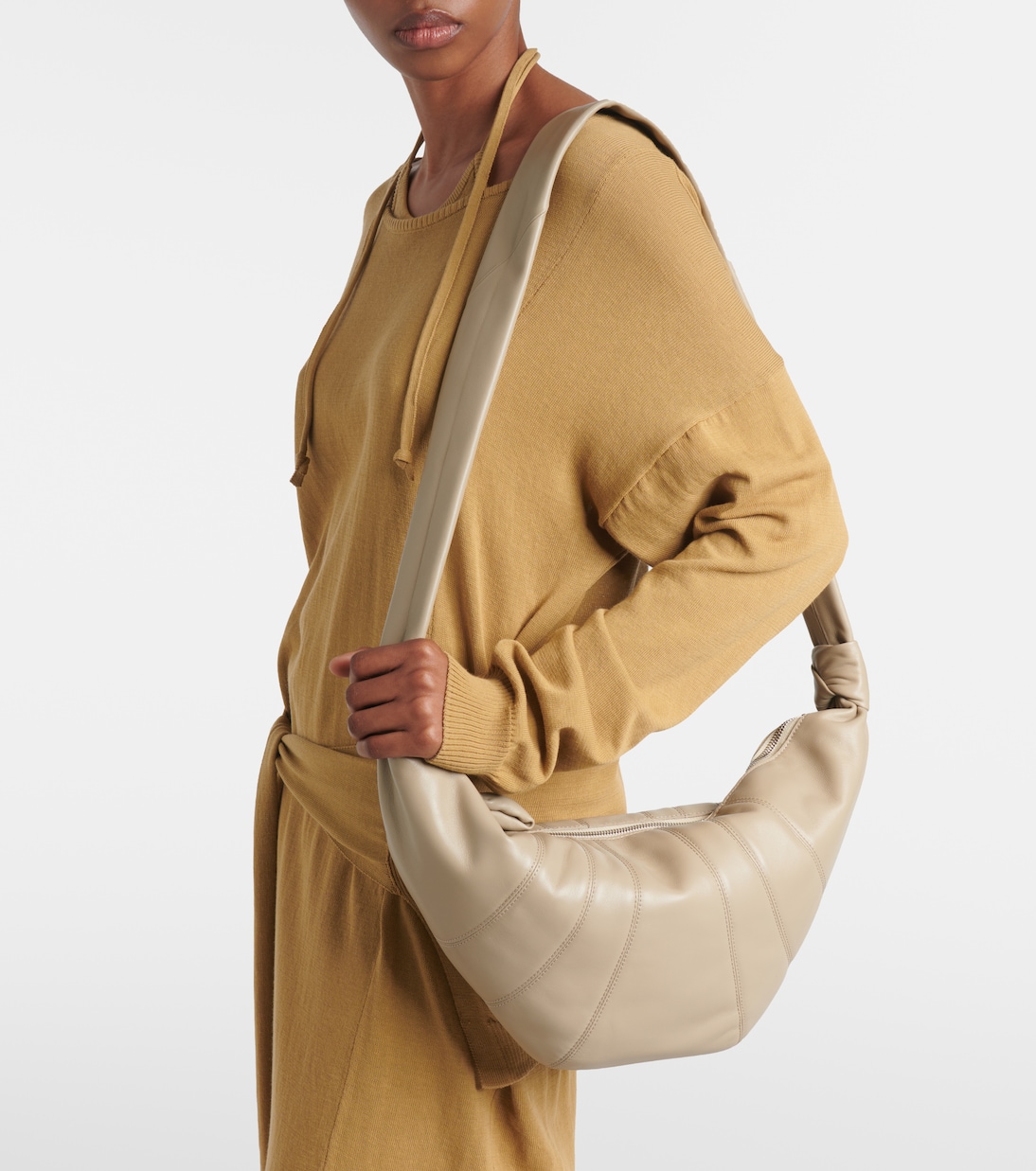 Schultertasche Croissant Medium aus Leder | Lemaire