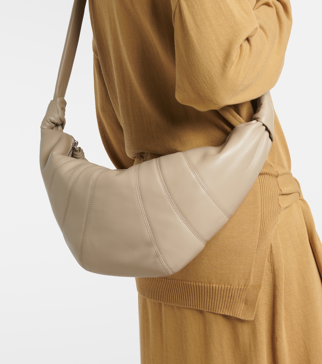 Schultertasche Croissant Medium aus Leder | Lemaire