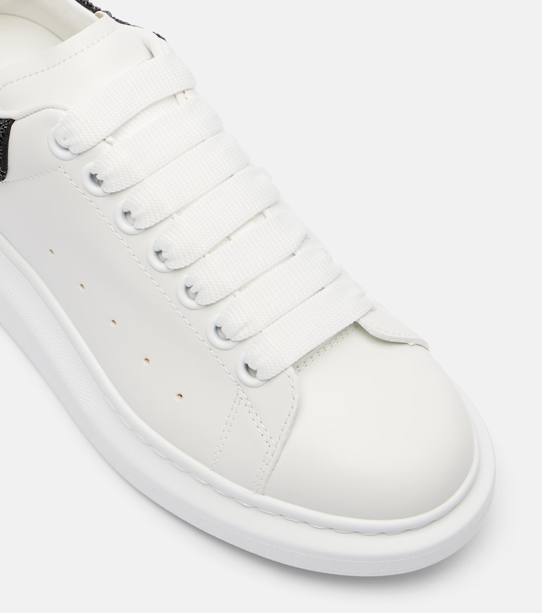 Zapatillas oversized de piel adornadas | McQueen