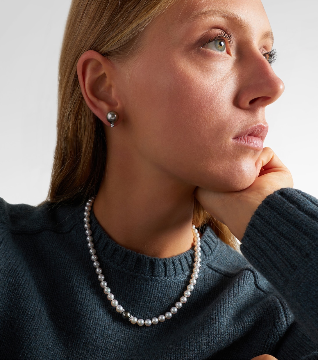 18kt white gold earrings with pearls and diamonds | Mikimoto
