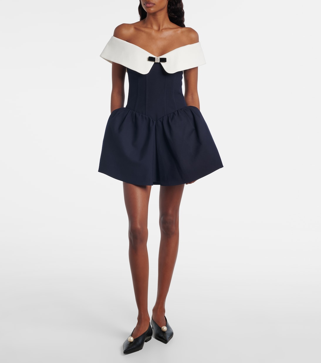 Off-Shoulder-Minikleid aus Wolle und Seide  | Shushu/Tong