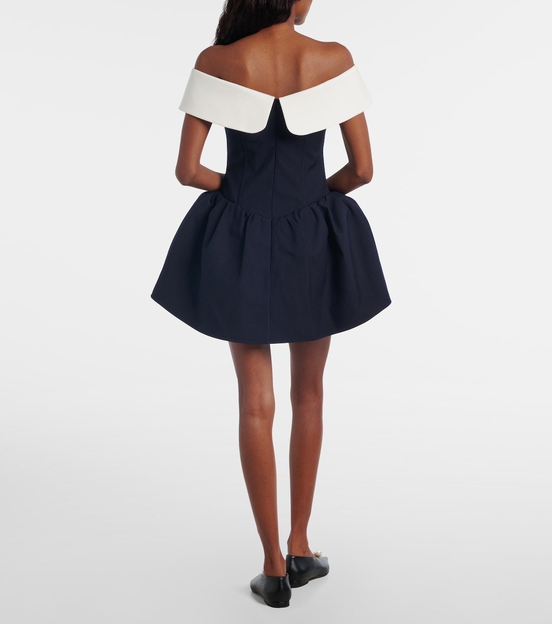 Off-Shoulder-Minikleid aus Wolle und Seide  | Shushu/Tong