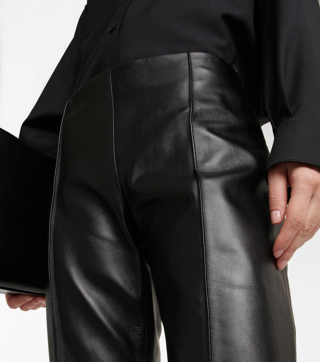 Pantalon évasé Beck en cuir | The Row