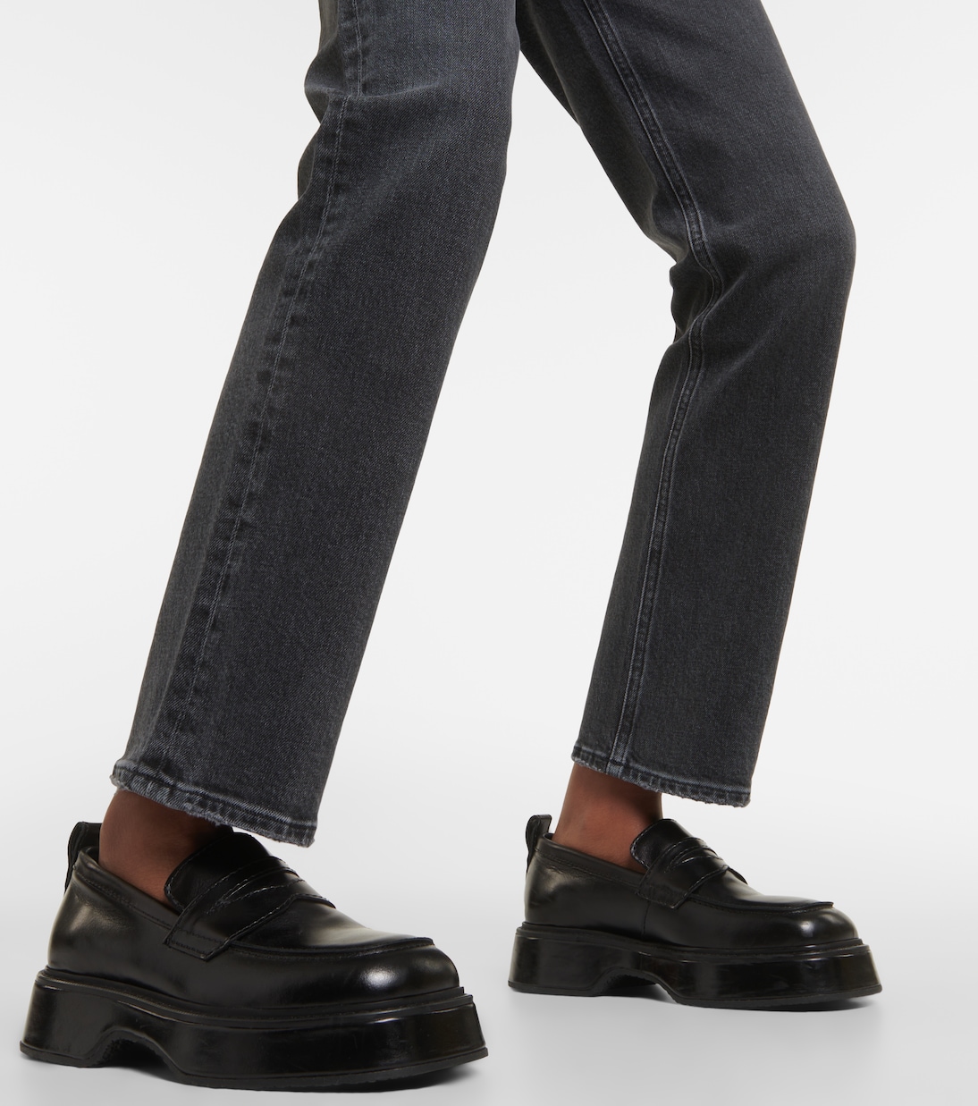 Jeans Altos y Estrechos Agolde para un Estilo Joven y Moderno
