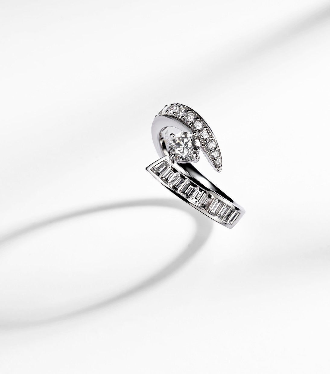 Anello Inner Fire in oro bianco 18kt con diamanti | Bucherer Fine Jewellery