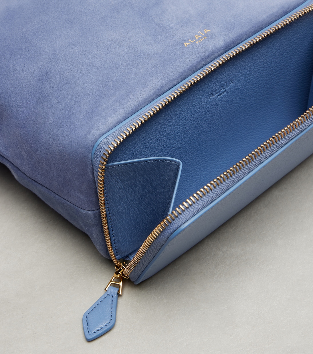 Secchiello Le Pochon in suede | Alaïa