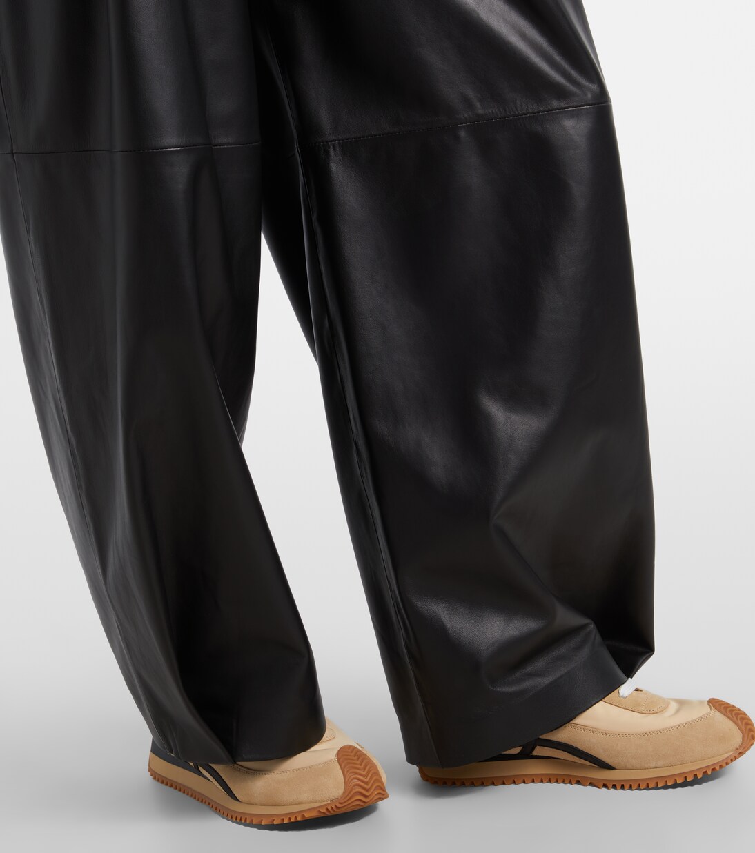 Pantalon barrel à taille haute en cuir | Loewe