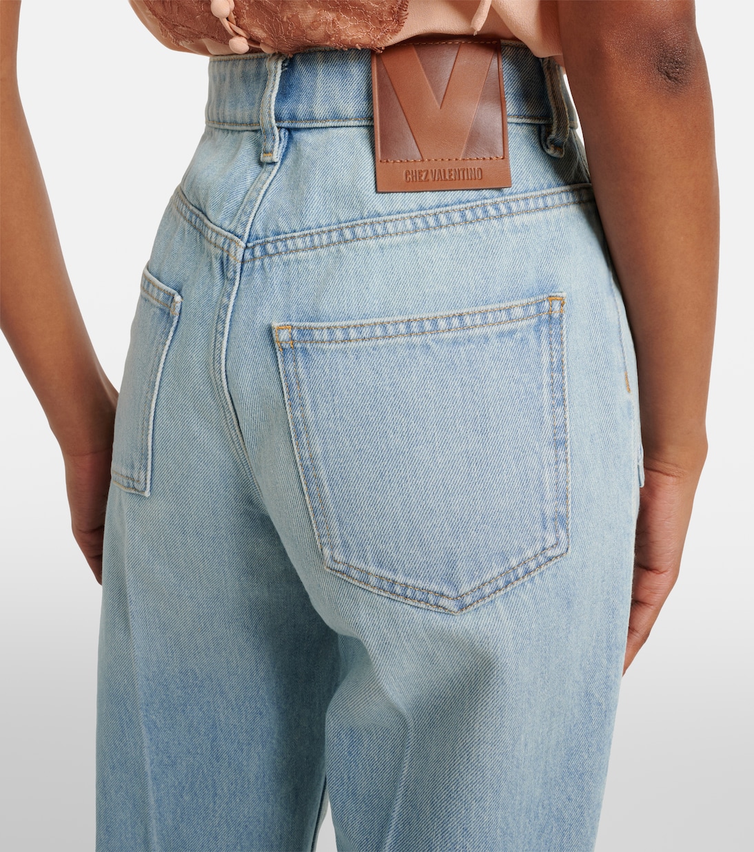 جينز بقصة مستقيمة وخصر مرتفع | Valentino