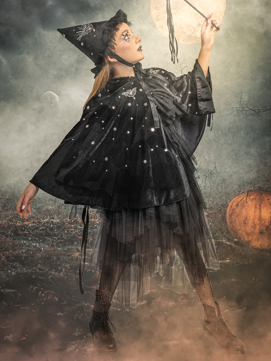 Capa Darkest Night Witches | Tutu Du Monde