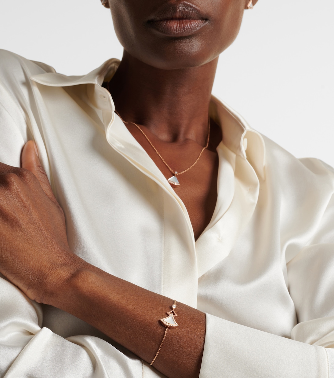 Bracelet Divas' Dream en or rose 18 ct, nacre et diamants | Bvlgari