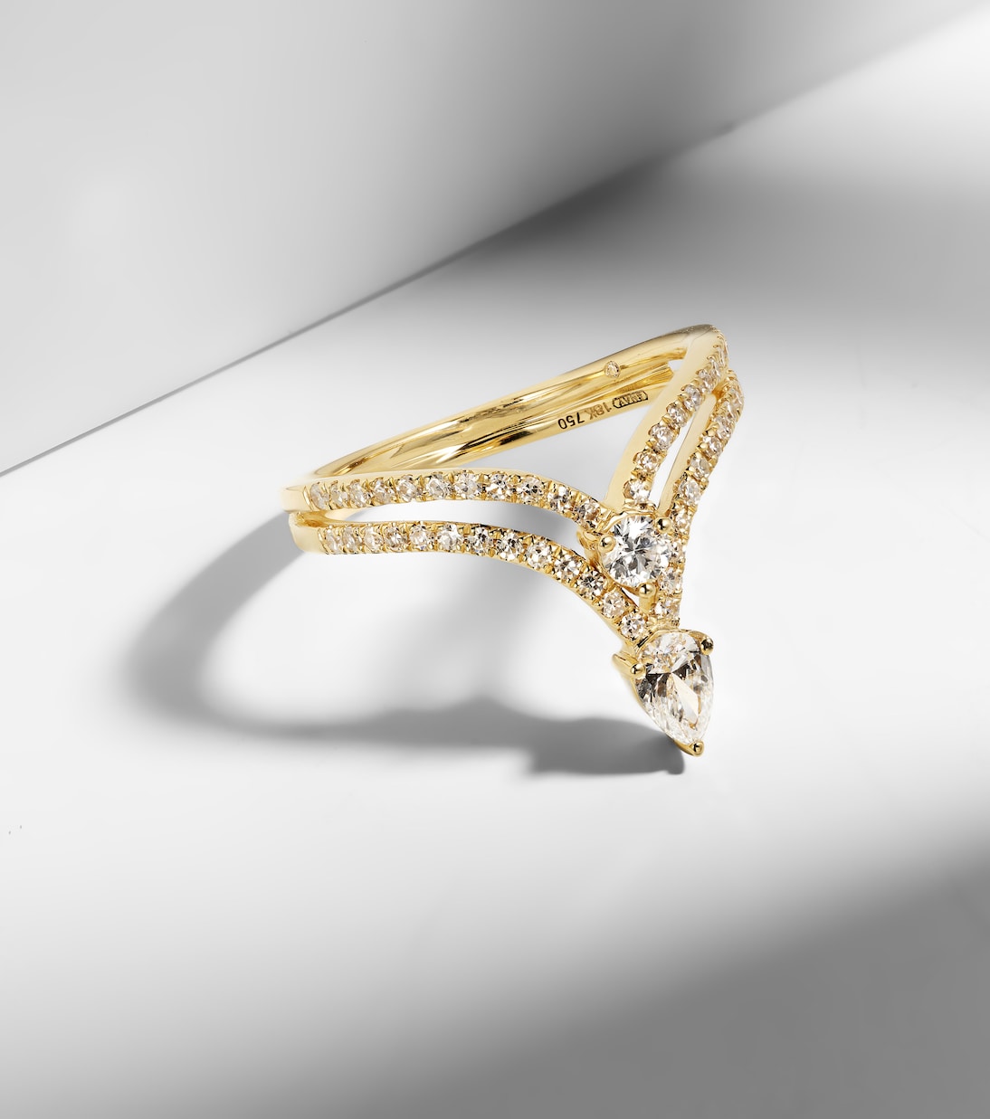 Anello mignolo in oro 18kt con diamanti, design moderno per giovani
