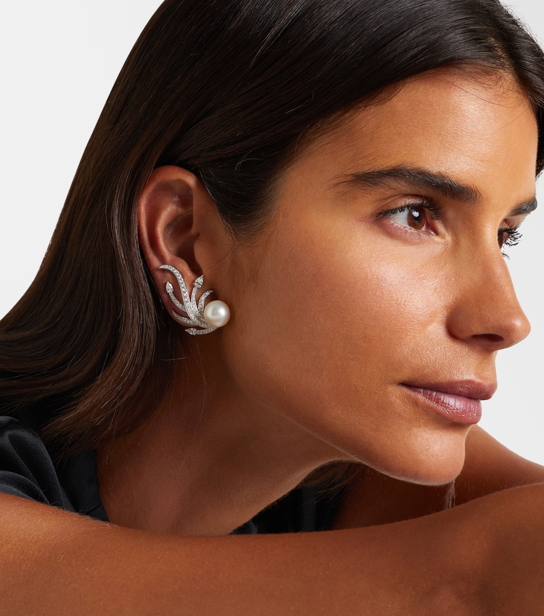 Orecchini a clip in oro bianco 18kt con diamanti e perle d'acqua dolce | Yeprem