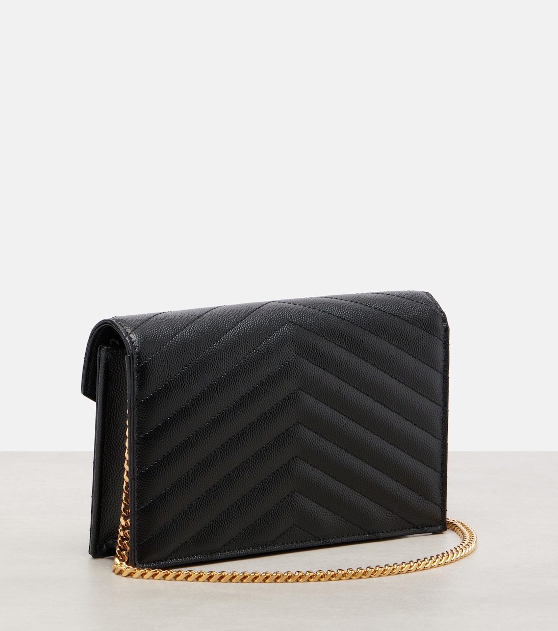 Cassandre Envelope Small leather wallet on chain | Saint Laurent