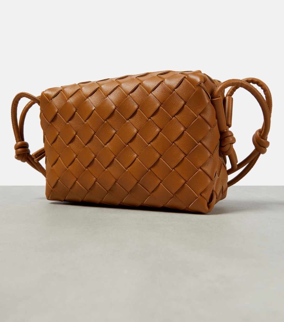 Borsa Loop Mini Camera Bag in pelle | Bottega Veneta