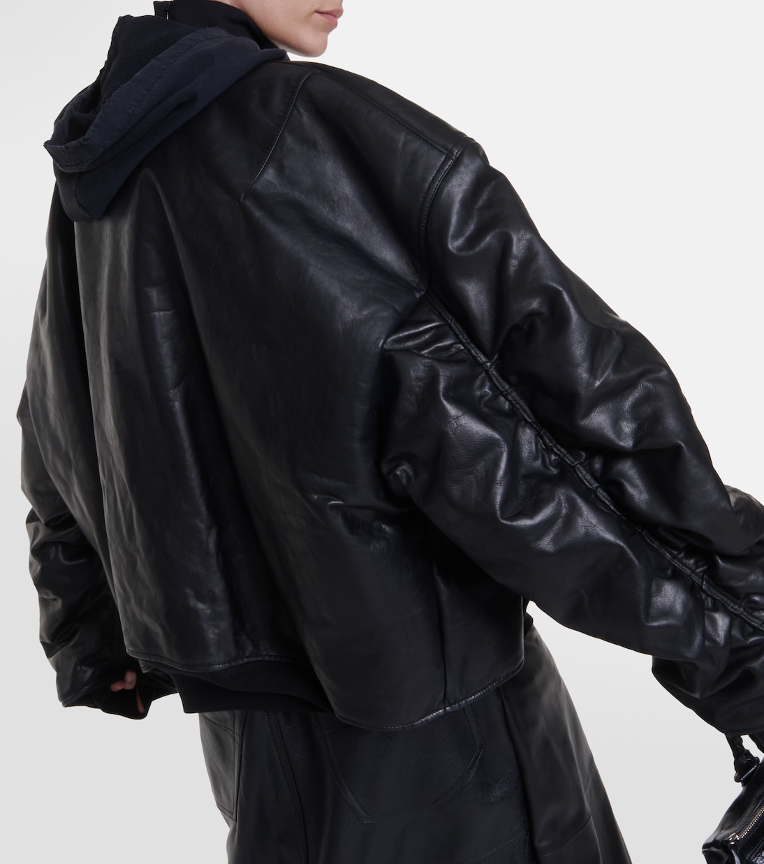Chaqueta Bomber de Cuero Oversized Balenciaga para Jóvenes Estilo Urbano