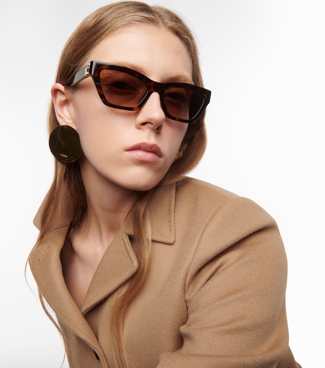 Occhiali da sole stile Cat-eye della collezione CARTIER per giovani alla moda