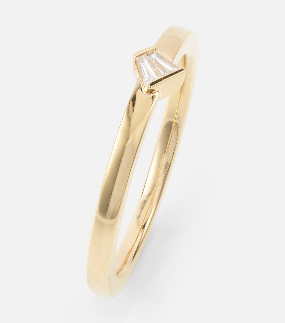Anello in oro bianco 18kt con diamanti, design moderno per giovani stili