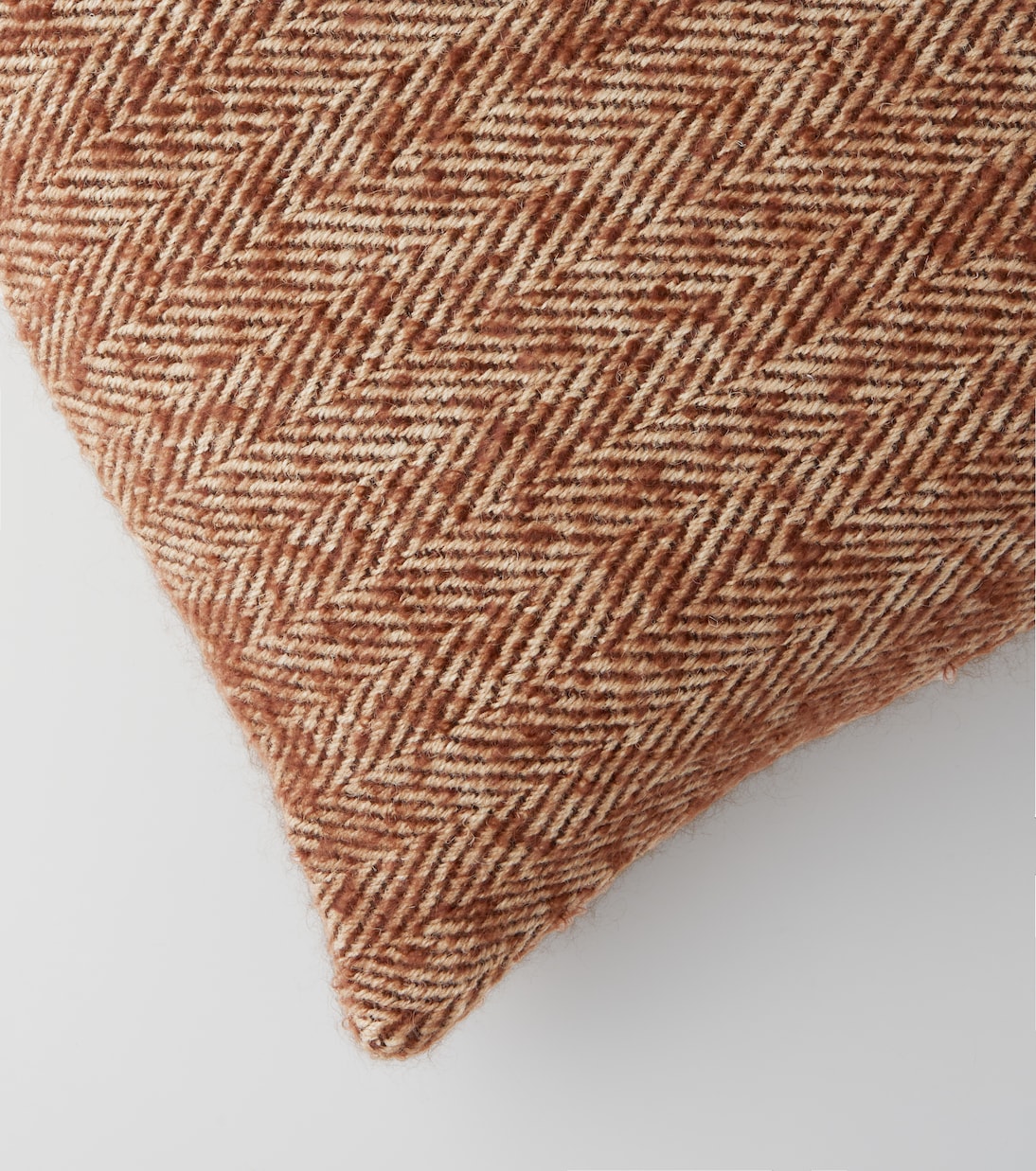 Vitim jute, mohair, and wool-blend cushion | The House of Lyria