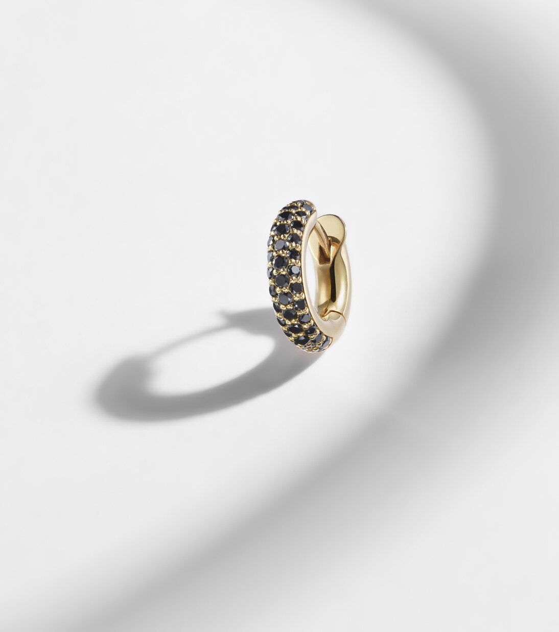 Macro Hoop 18kt yellow gold single earring with diamonds | Spinelli Kilcollin