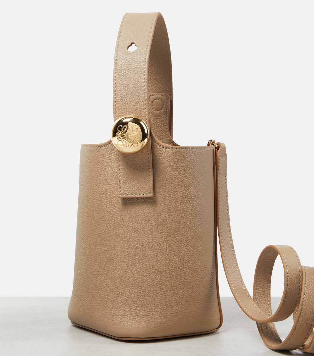 Bucket-Bag Pebble Mini aus Leder | Loewe