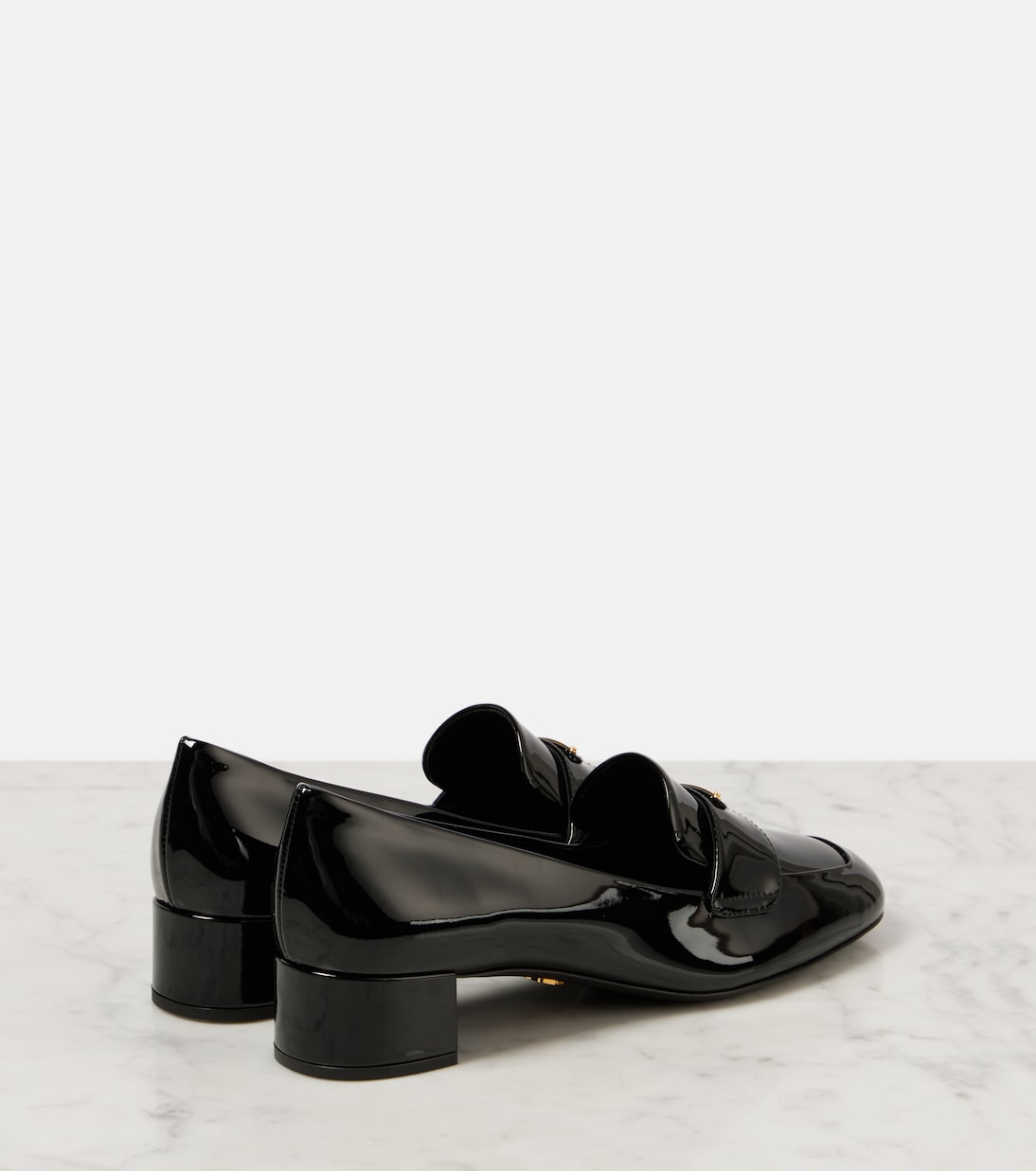 Salones de charol con logo | Prada
