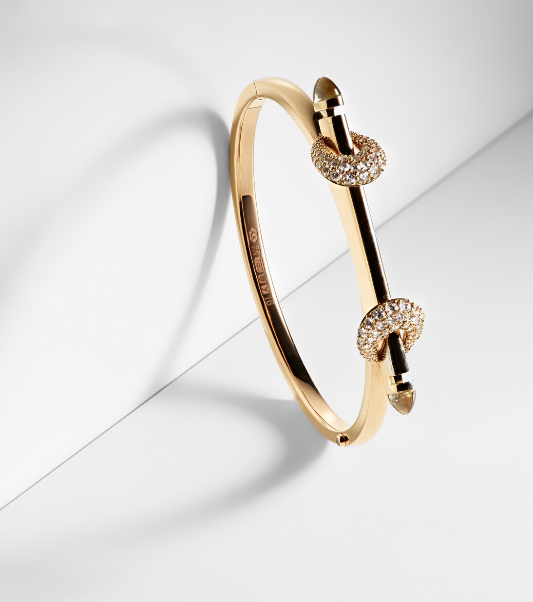 Bracciale in oro rosa 18kt ANANYA Chakra Icon con diamanti e quarzo per giovani alla moda