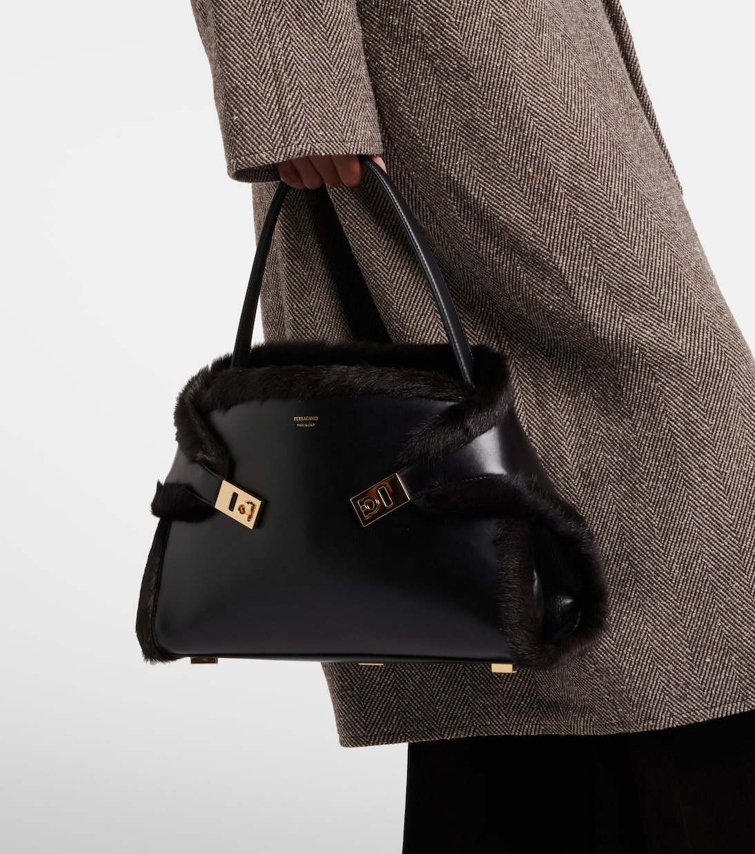 Hugh Medium shearling-trimmed leather shoulder bag | Ferragamo