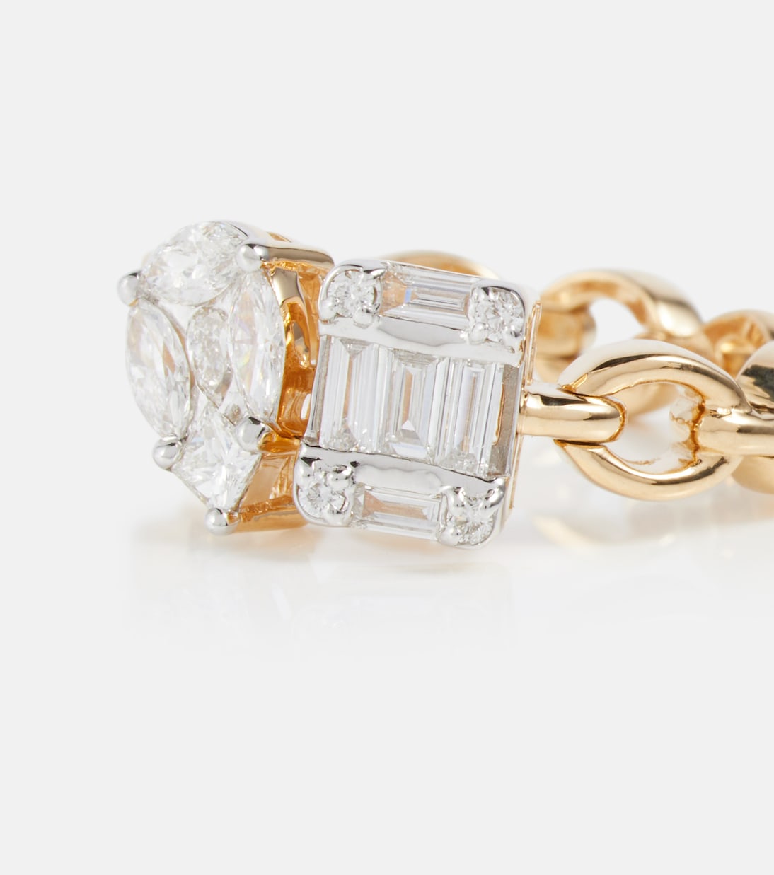 Anello NADINE AYSOY Catena Illusion in oro 18kt con diamanti bianchi per uno stile giovane e raffinato