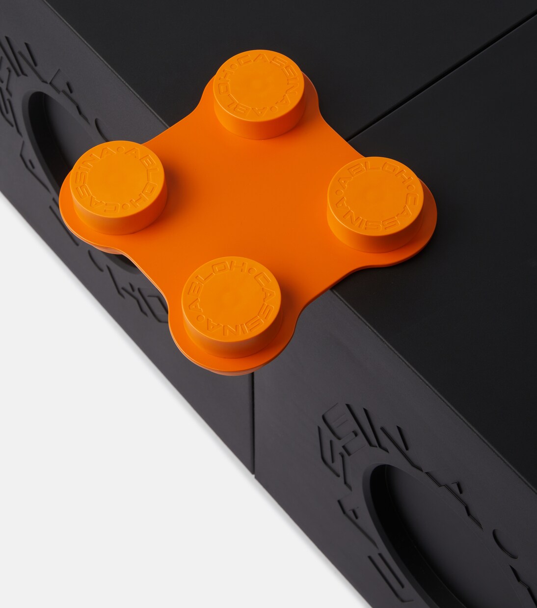 Modular Imagination quadruple connecting element for blocks by Virgil Abloh | Cassina