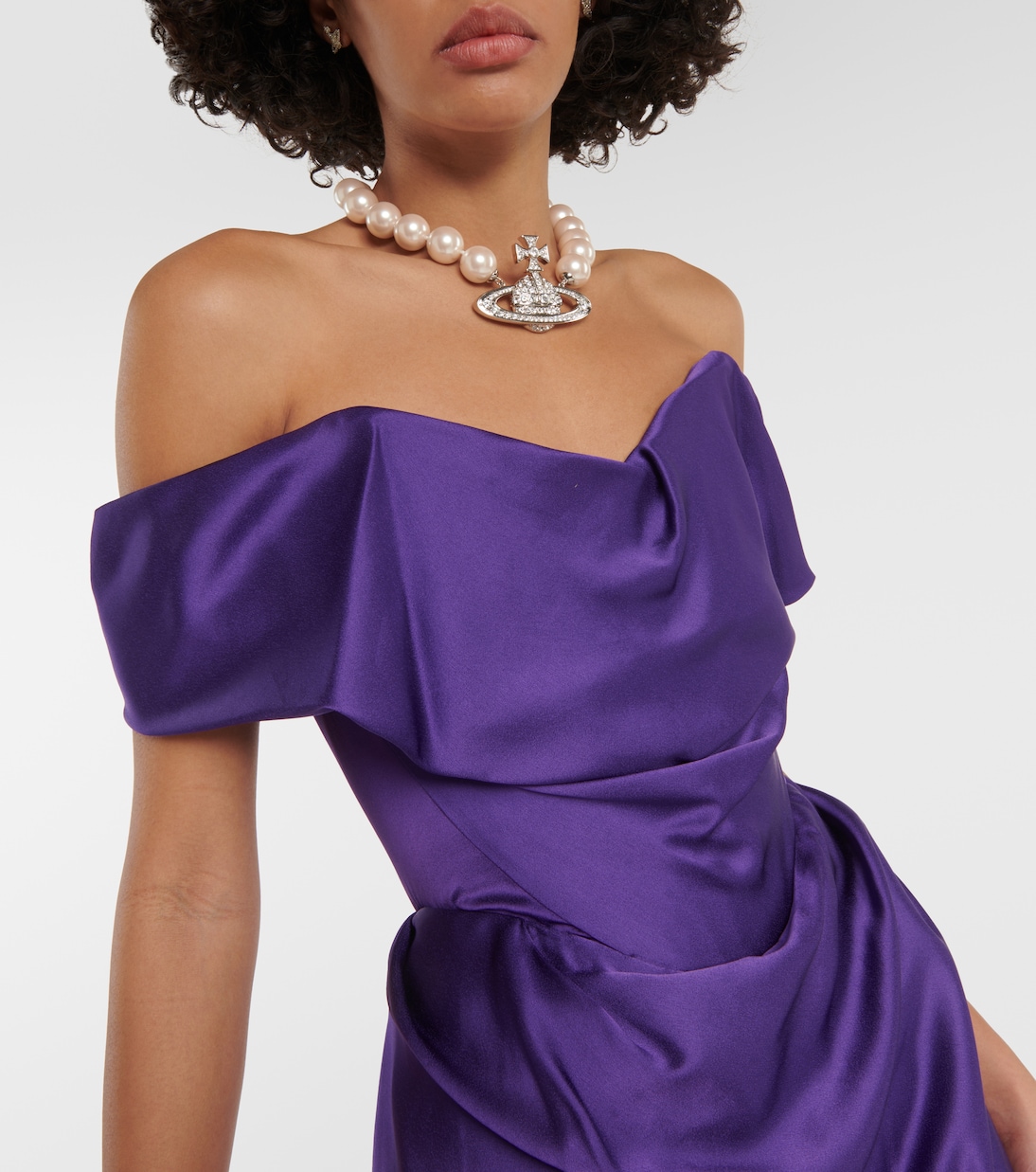 Off-Shoulder-Robe aus Satin | Vivienne Westwood