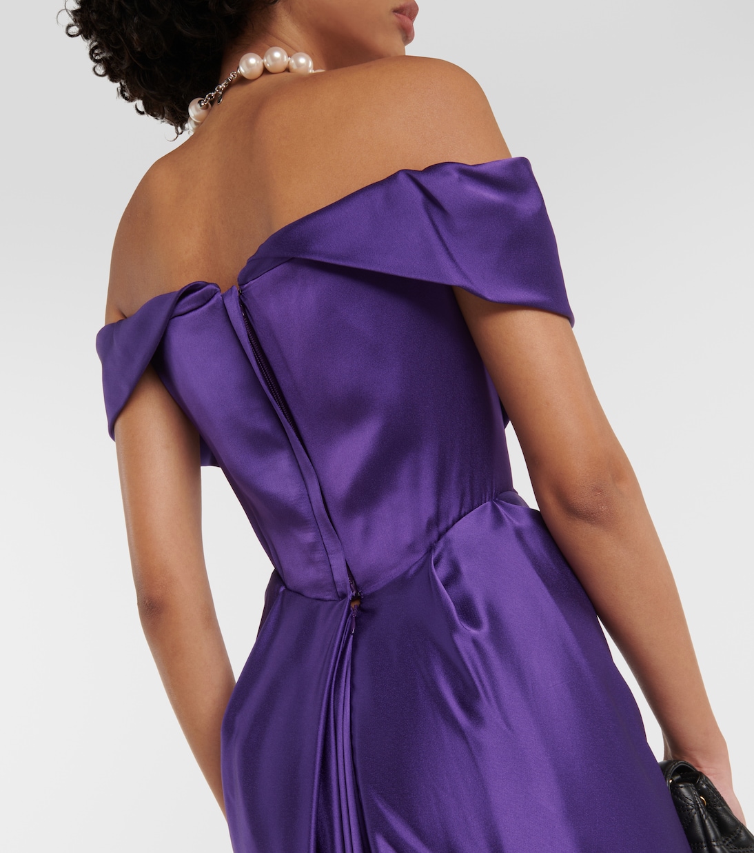 Off-Shoulder-Robe aus Satin | Vivienne Westwood
