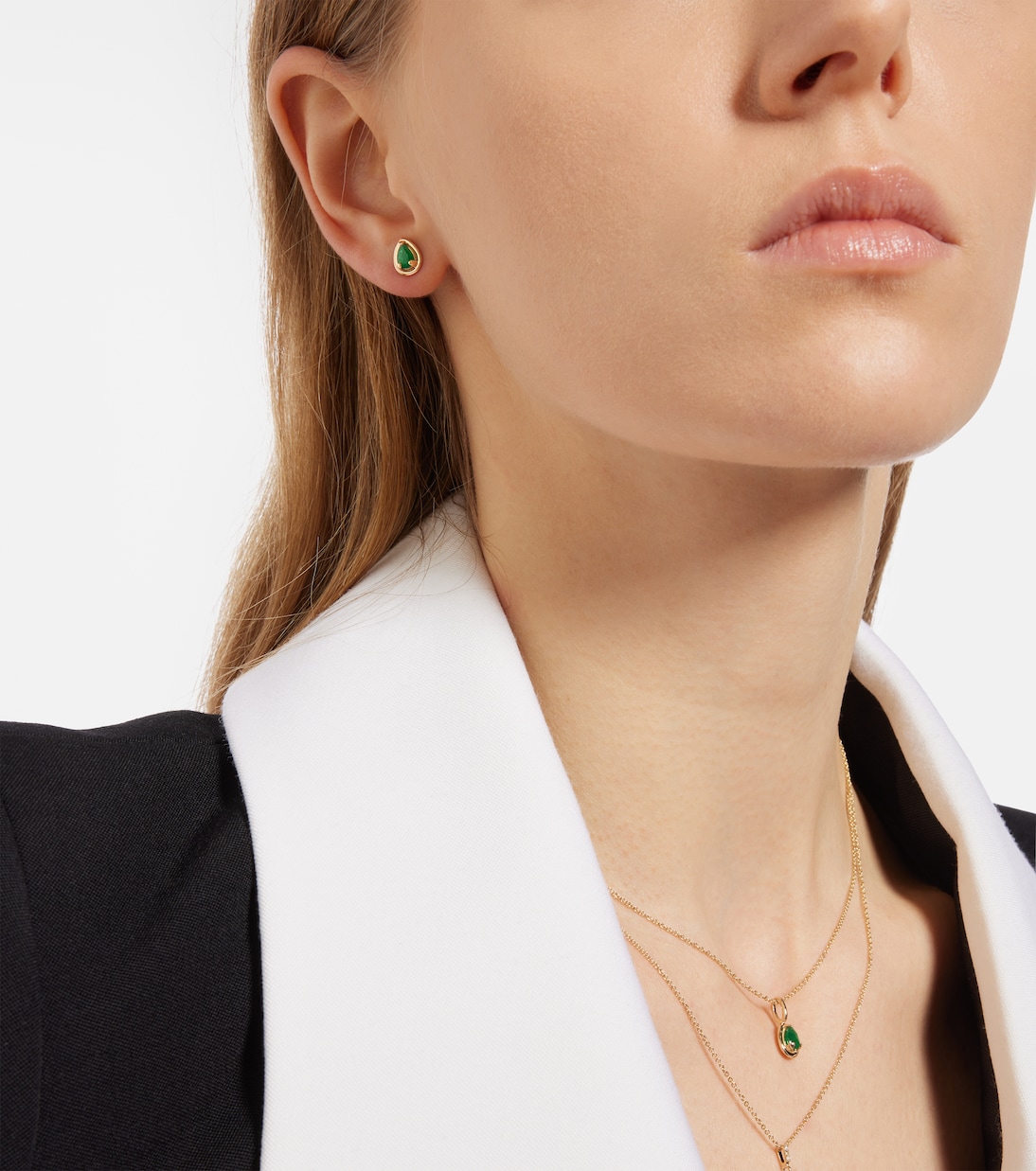 Orecchini in oro 14kt con smeraldi, design moderno per giovani eleganti