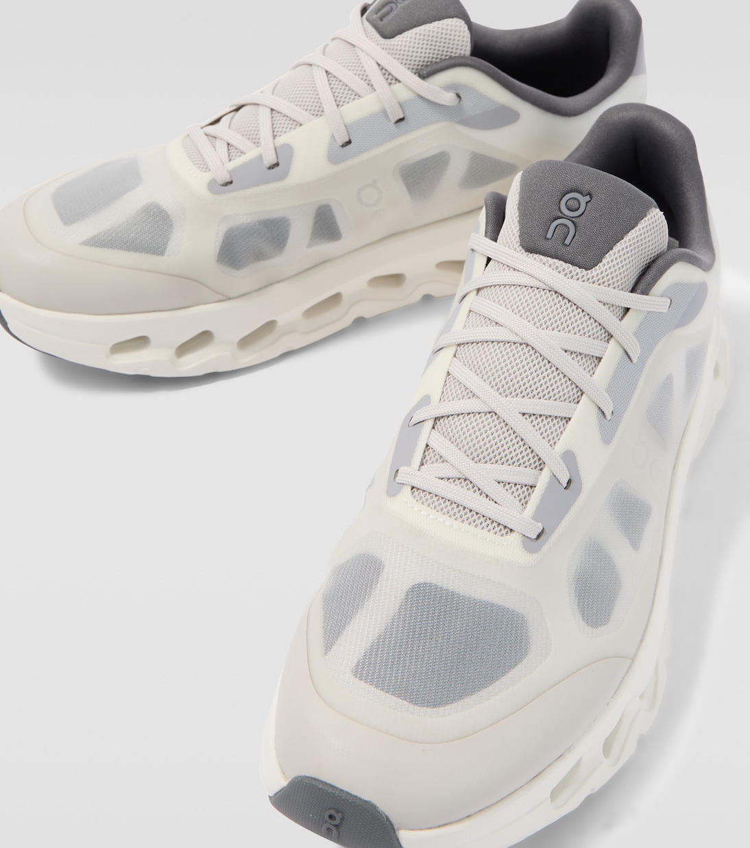 Cloudtilt Remix running shoes | On