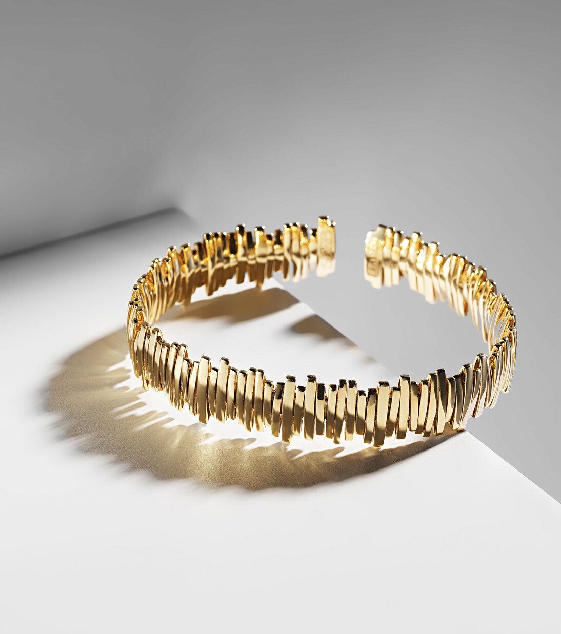 Classic 18kt gold bangle | Suzanne Kalan