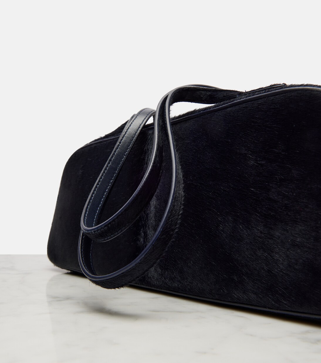 Bolso al hombro Simona de pelo de becerro | Khaite