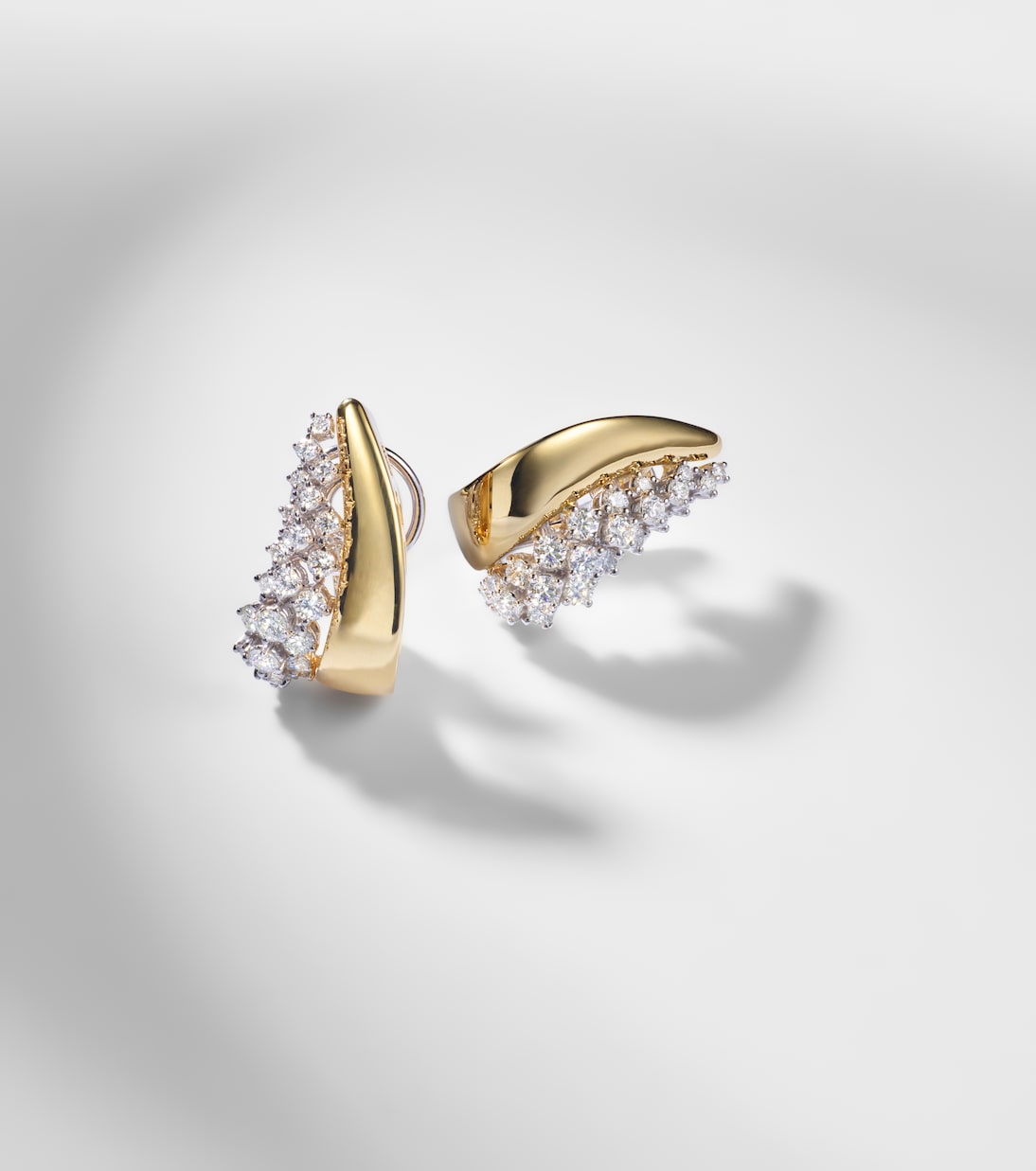 Ohrringe Golden Strada aus 18kt Gelb- und Weißgold mit Diamanten | Yeprem