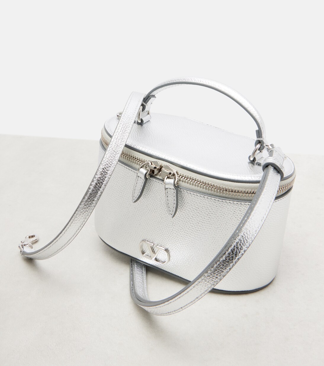 Sac vanity VLogo Mini en cuir métallisé | Valentino Garavani