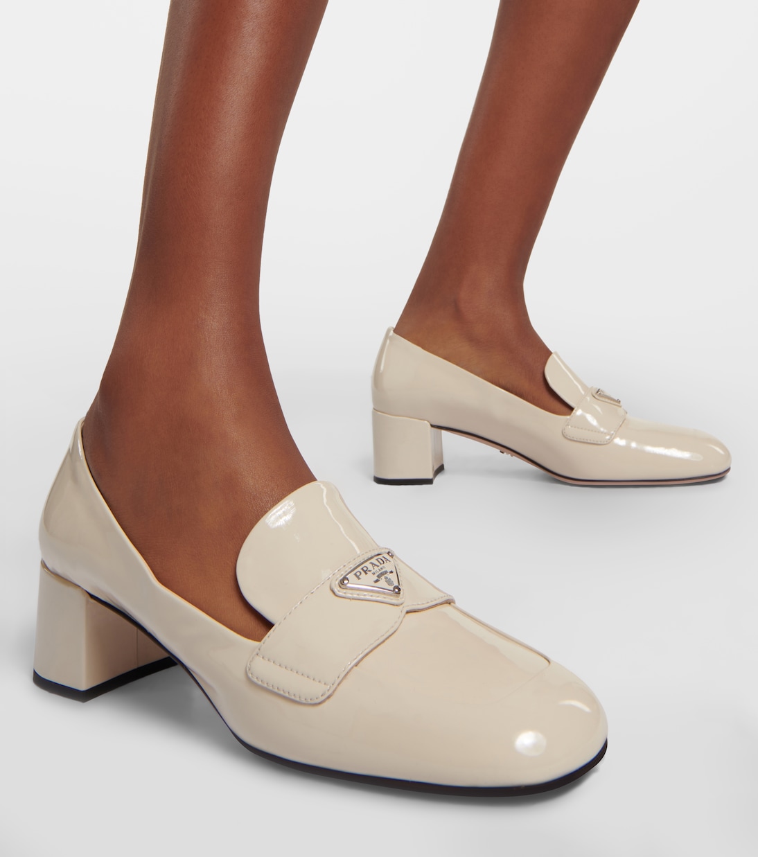 Escarpins en cuir verni à logo | Prada