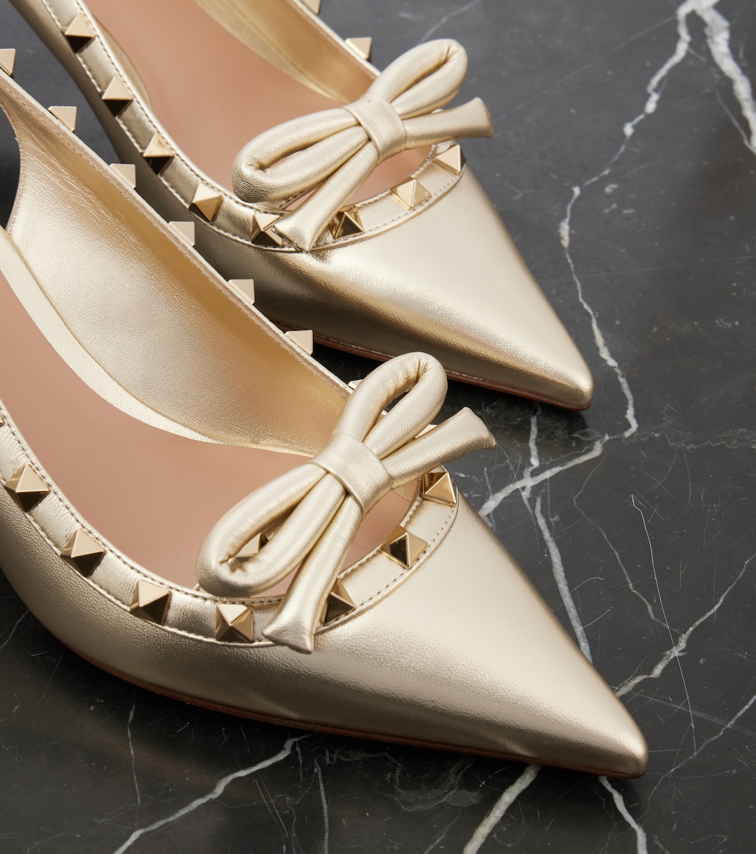 Slingback-Pumps Rockstud 70 aus Metallic-Leder | Valentino Garavani