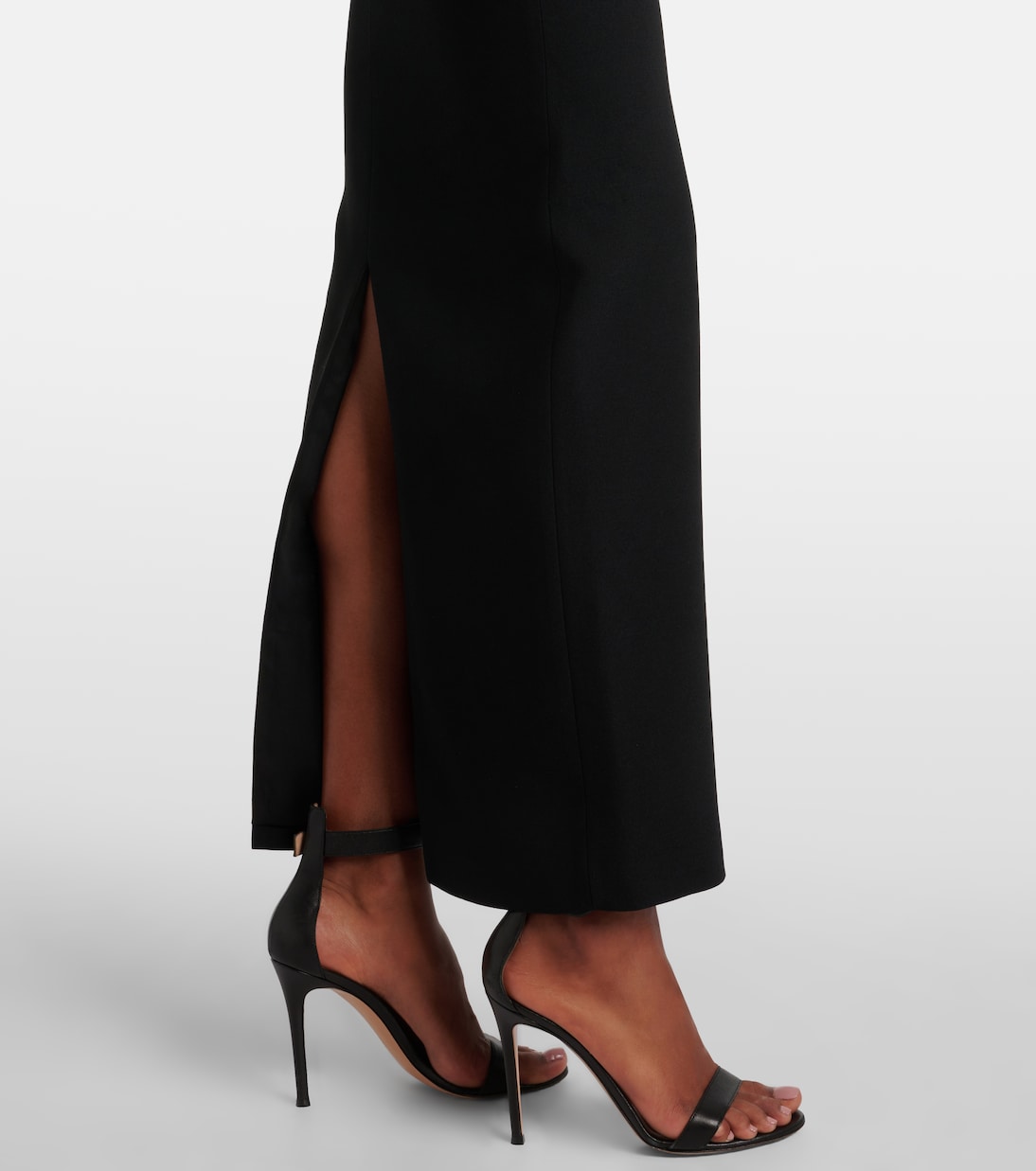 Robe | The New Arrivals Ilkyaz Ozel