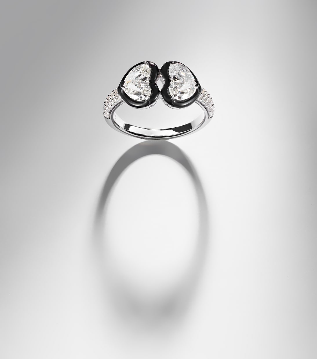 Twin Heart 18kt white gold and enamel ring with diamonds | Kamyen