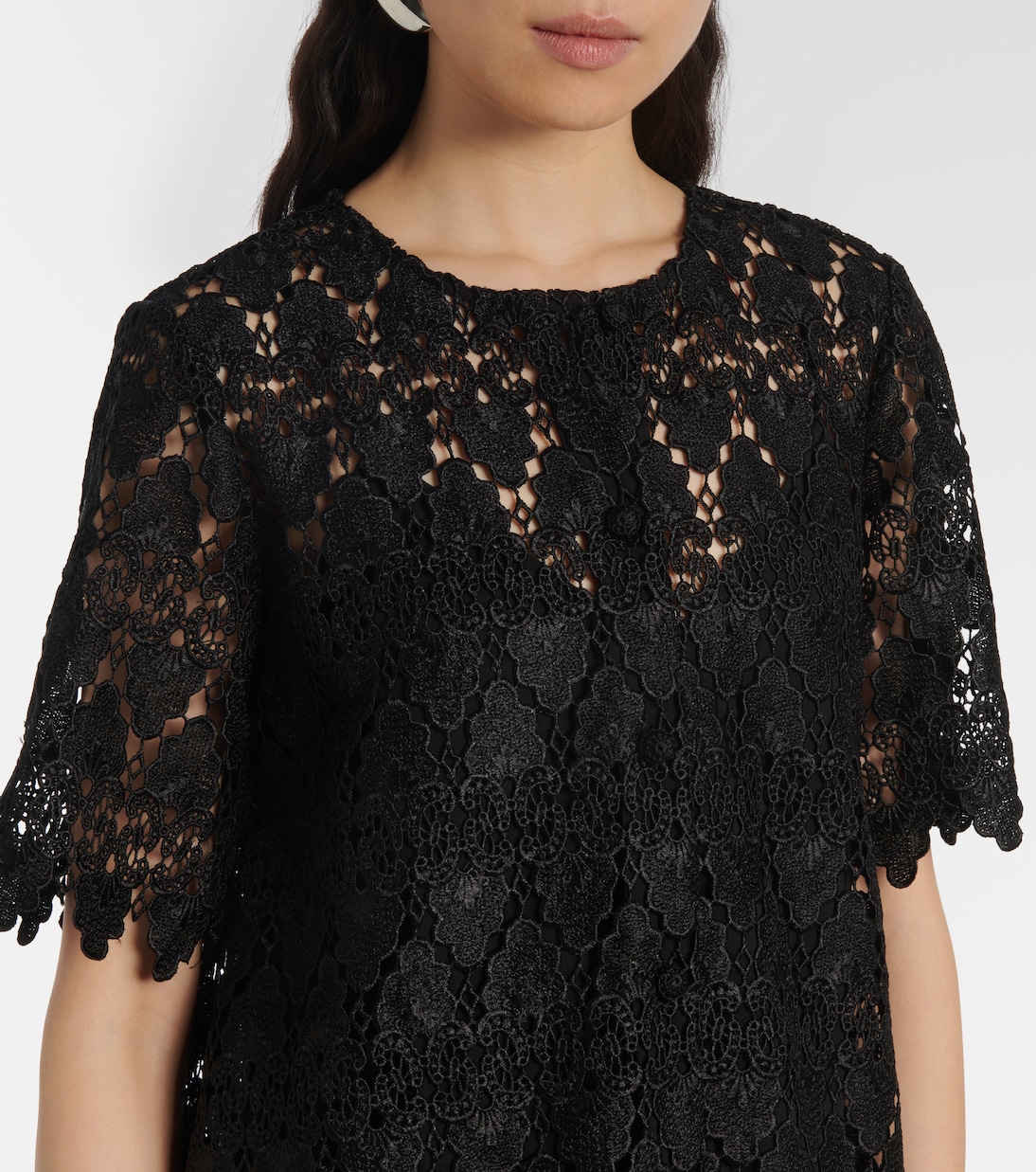 Abito corto in pizzo | Frame