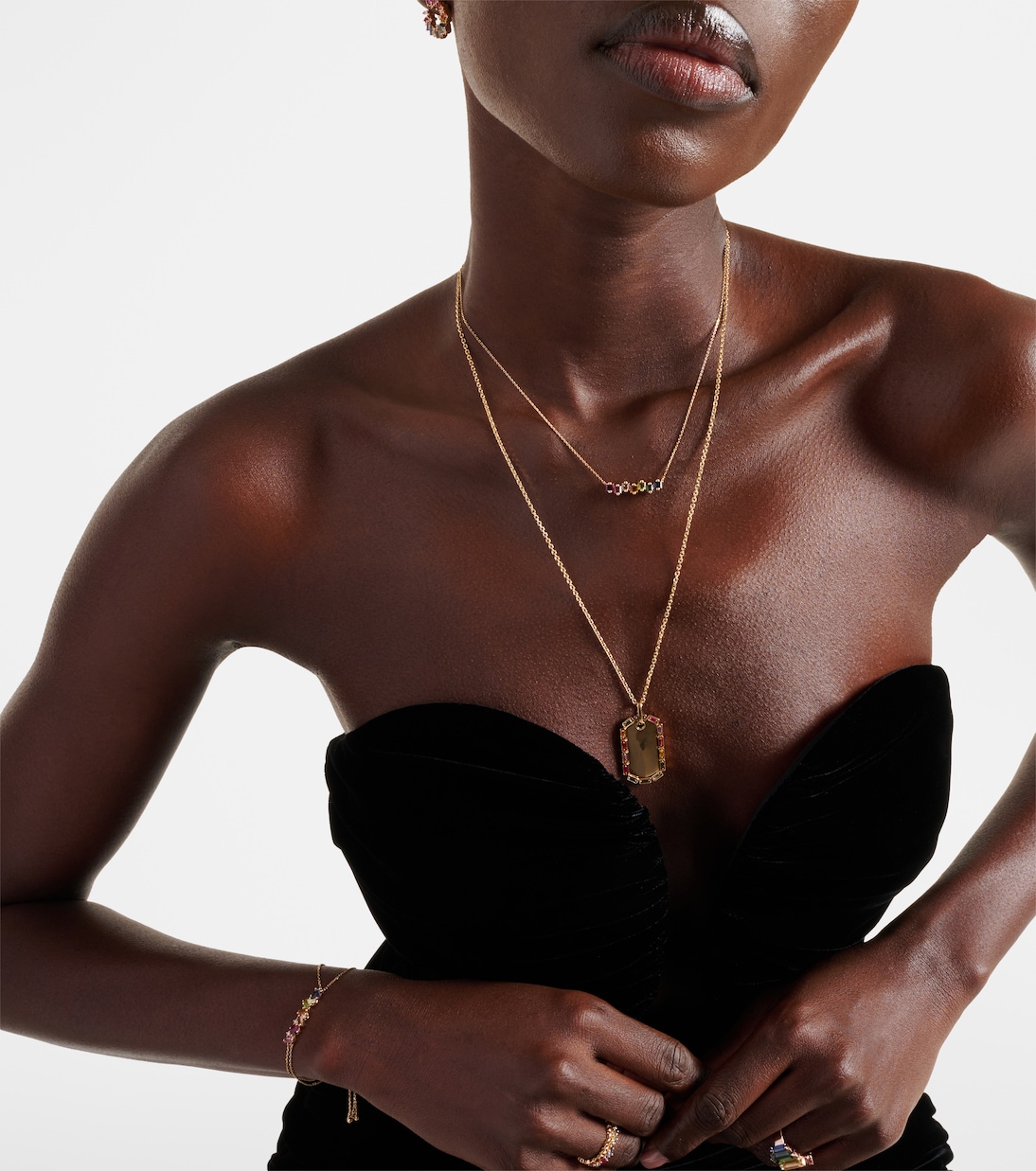 Collana in oro giallo 18kt con zaffiri, design moderno per giovani trendsetter