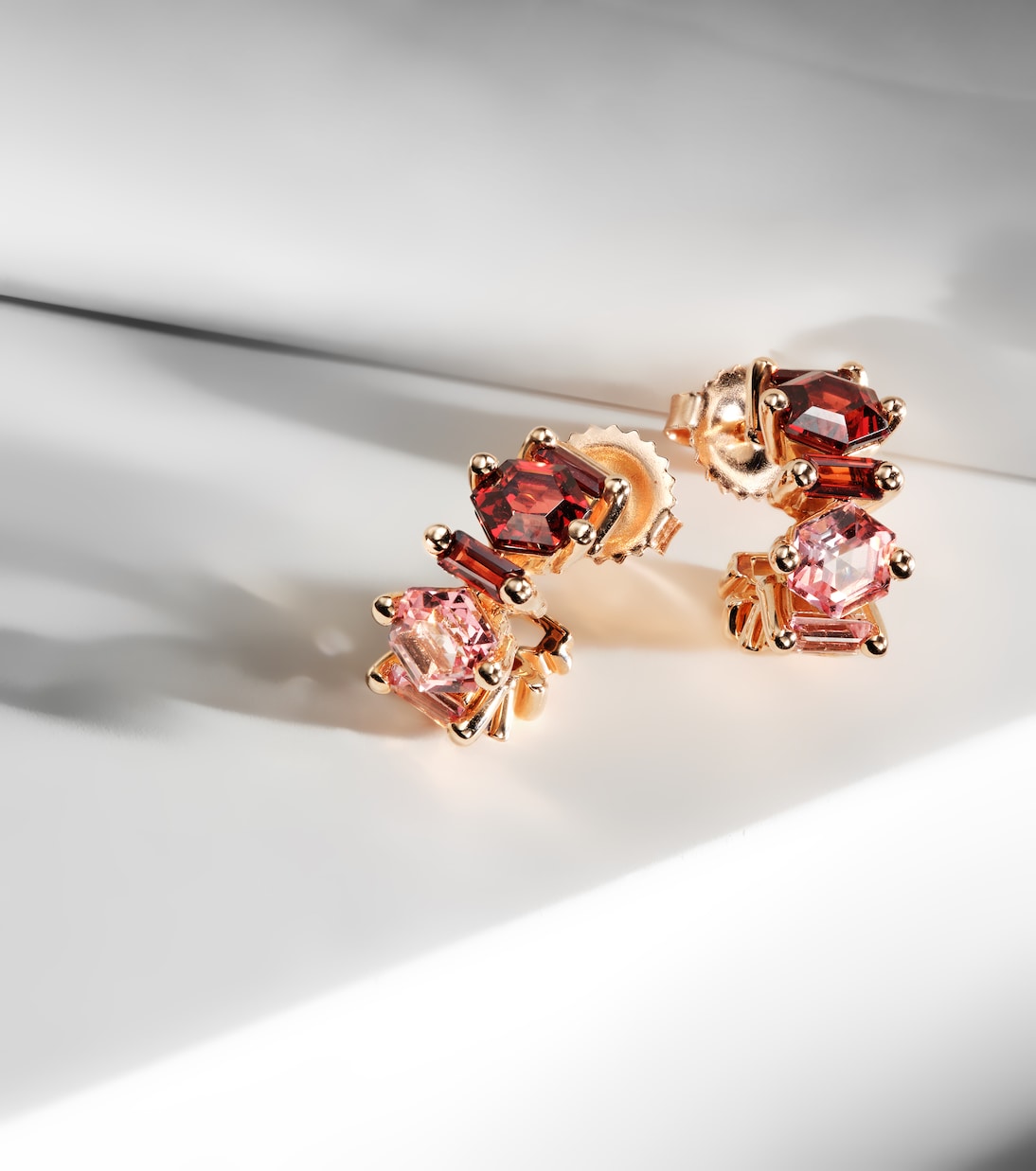Ohrringe aus 14kt Roségold mit Granat und Topas | Suzanne Kalan