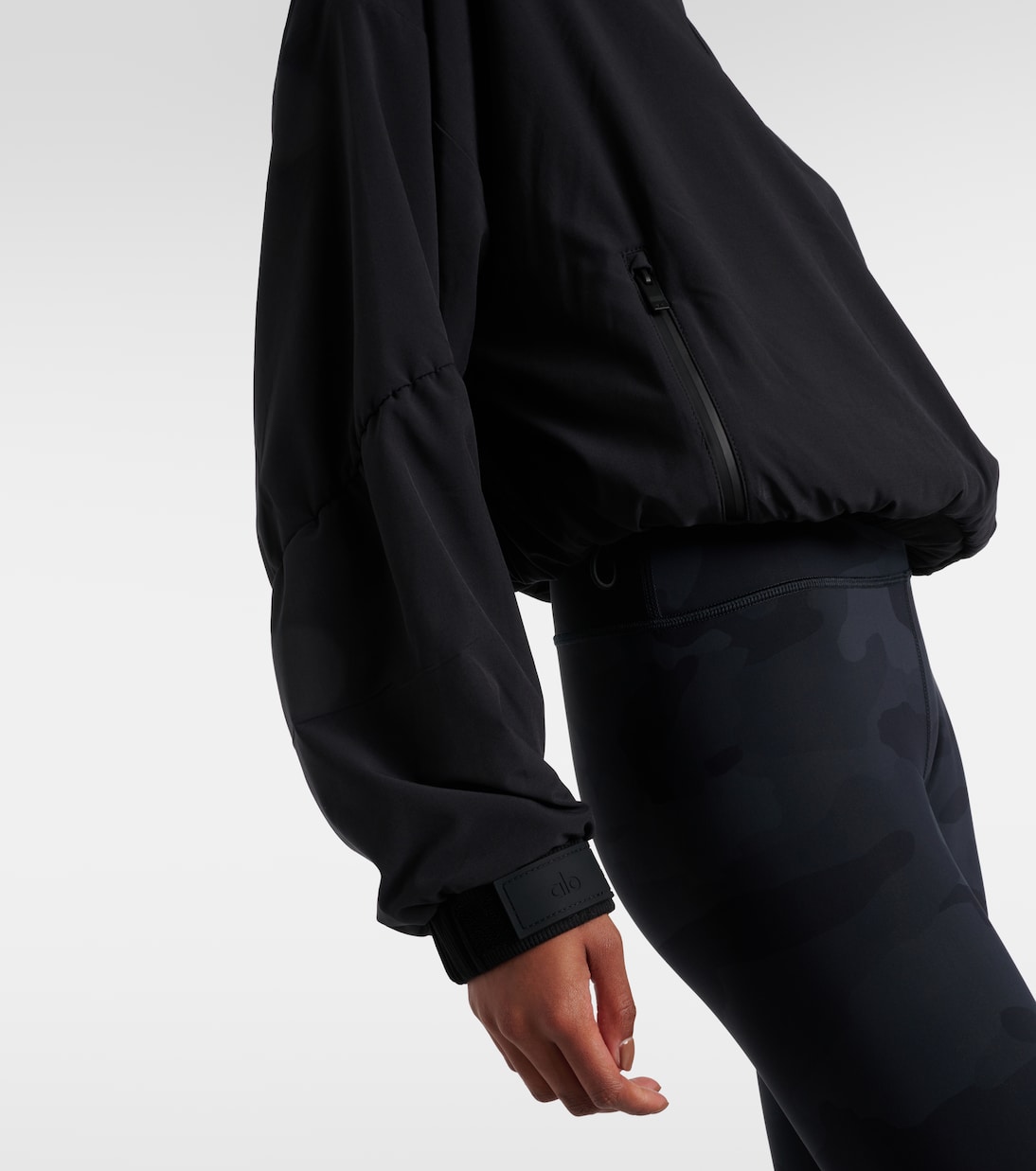 Elevation cropped jacket | Alo Yoga