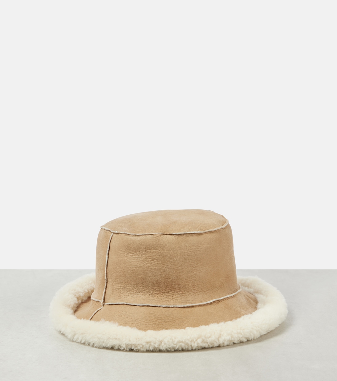 Cappello a cilindro reversibile in pelle ovina BRUNELLO CUCINELLI, stile giovane e moderno