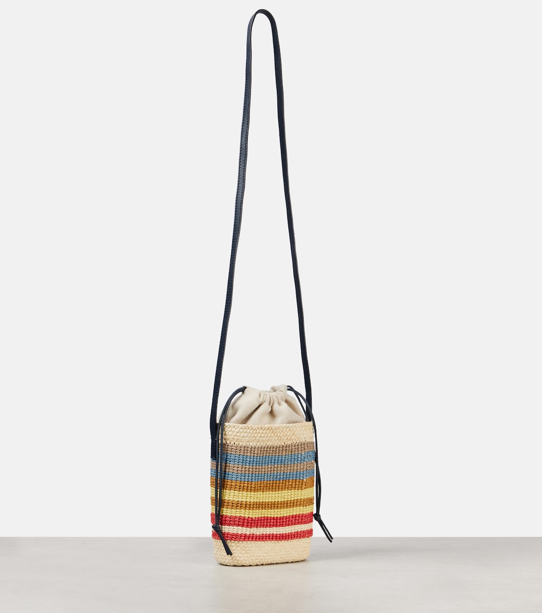 Smartphone-Etui Anagram aus Raffiabast | Loewe